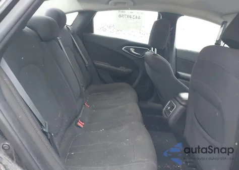 2015 Chrysler 200 Limited z USA, uszkodzony, nr VIN 1C3CCCAB9FN677148